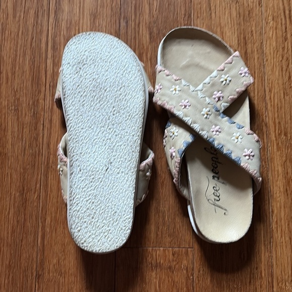 Free People Floral Embroidered Sandals - size 39.5 (US 8) - Picture 7 of 7